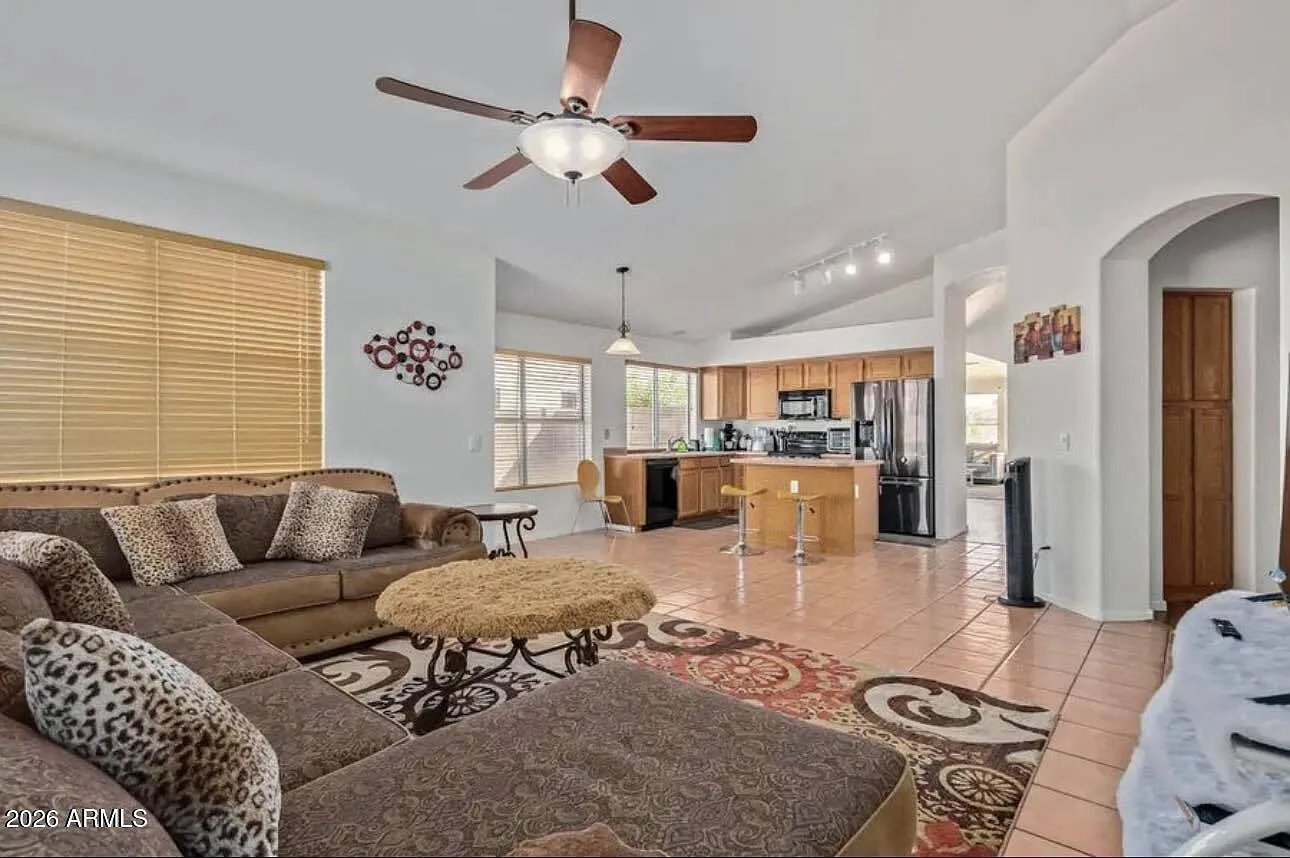3 bed, 2.0 bath, 1667 sqft, $2,700 — Photo 4