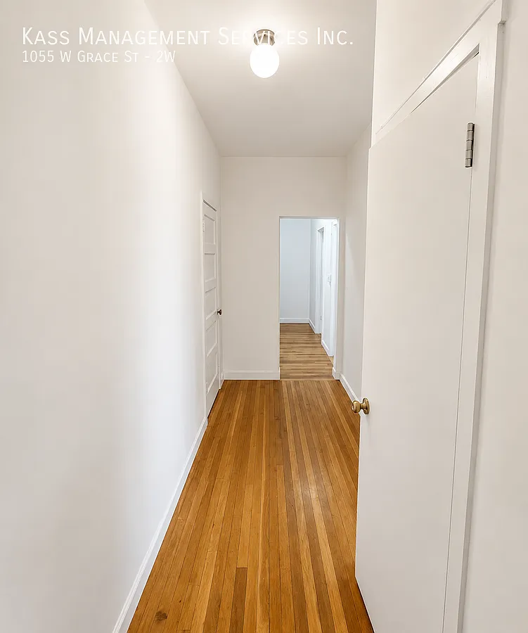 Charming 3 bed 1 bath Apartment Steps from Wrigley — Photo 3