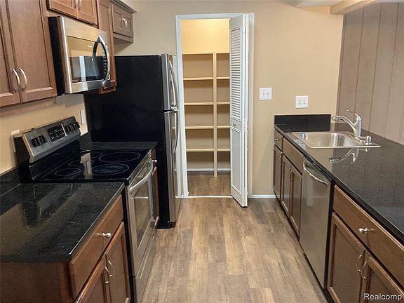 5th image of 24425 Olde Orchard St #9