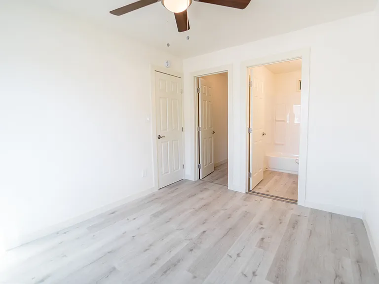 235 Civic Center Dr #6 — Photo 7