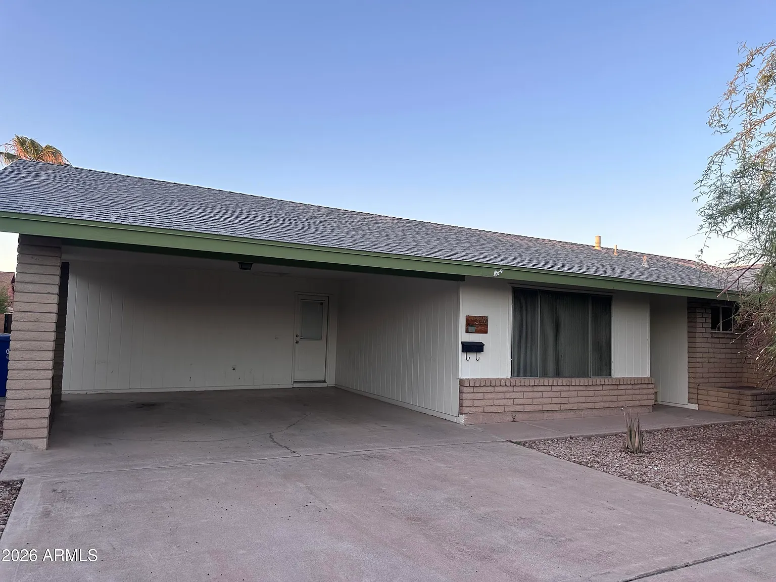 3 bed, 2.0 bath, 1830 sqft, $3,000 — Photo 2
