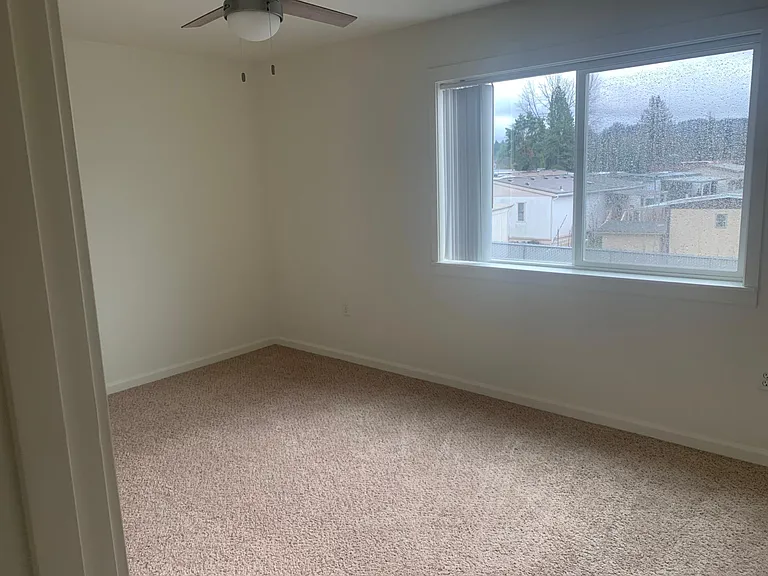 910 NW Wade St #2 — Photo 8