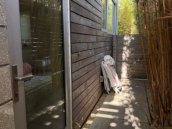 4th image of 115 E Jason St