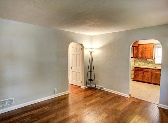 4th image of 1347 Ashland Ave