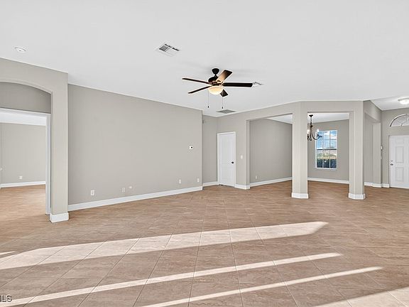 2nd image of 2531 NE 6th Ave