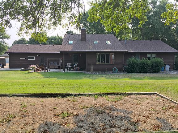 3rd image of 424 Crescent Dr
