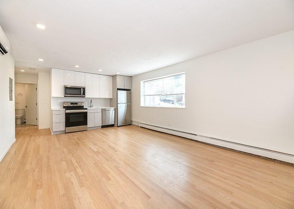 2nd image of 195 Hillside St #9
