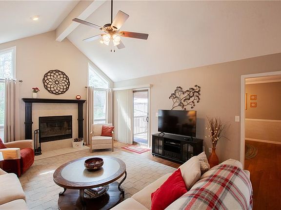 4th image of 3704 Wheatridge Dr