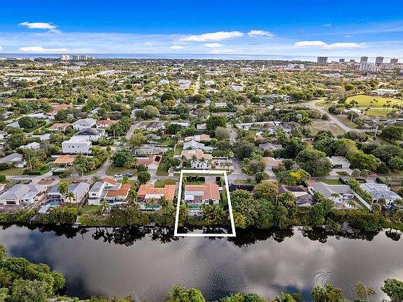 3rd image of 835 NW 5th Avenue