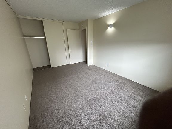 5th image of 4131 11th Ave NE #207