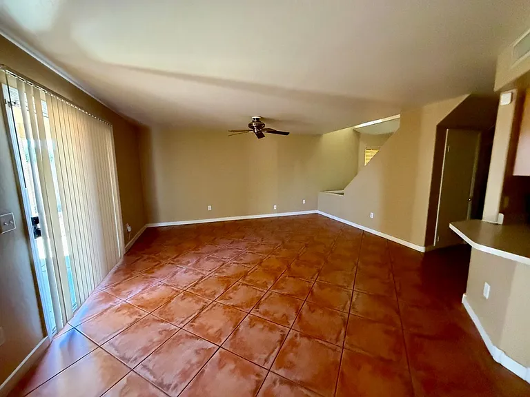 7205 S 39th Dr — Photo 5