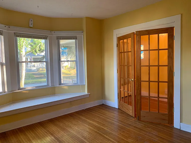 85 Spruce Ave — Photo 2