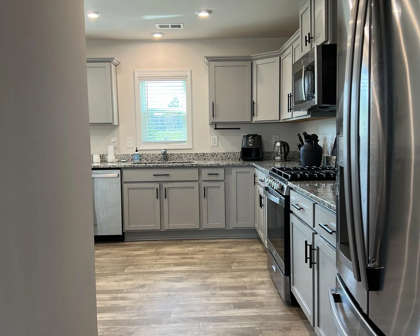 4 bed, 2157 sqft, $2,200 — Photo 3