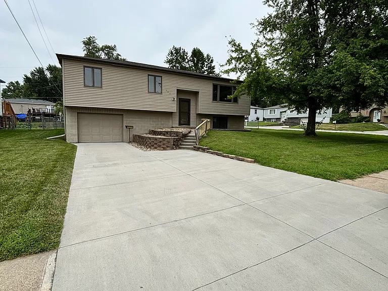 480 Valley Dr — Photo 1