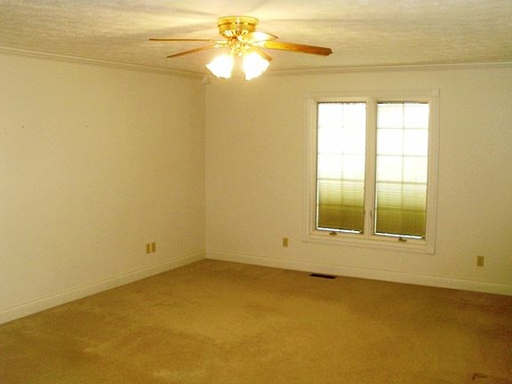 5th image of 1095 Rafferty Rd