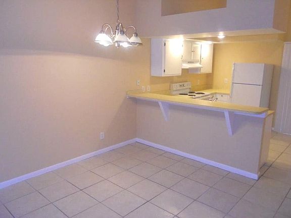 2nd image of 520 SE 24th Ave