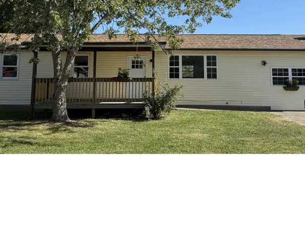 1068 E Poplar St, Davisville, WV 26142