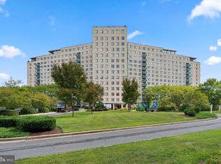 10401 Grosvenor Pl APT 413, Rockville, MD 20852