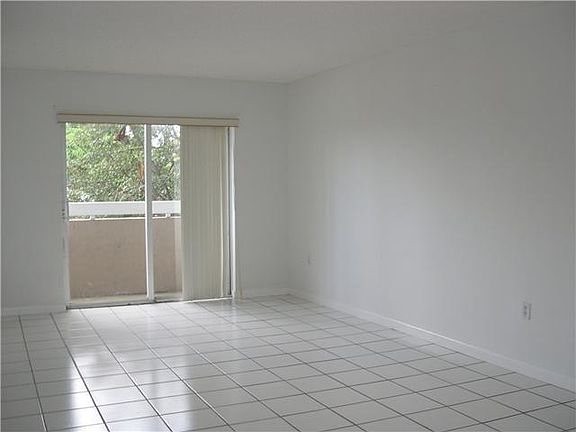 4th image of 600 NW 32nd Pl APT 210