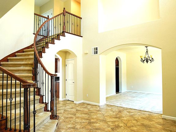 4th image of 40 Zorba Ct