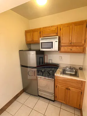 Rented by City Stop Realty | media 16