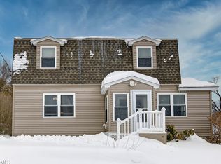 27 Water St, Adams, MA 01220