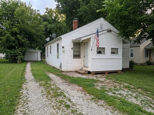 4611 N Alby Rd, Godfrey, IL 62035