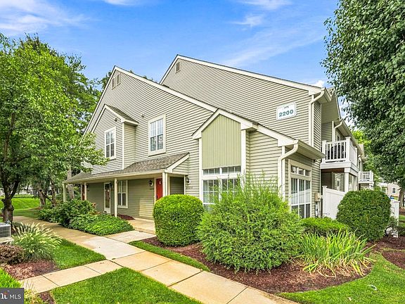 2nd image of 2202B Yarmouth Ln