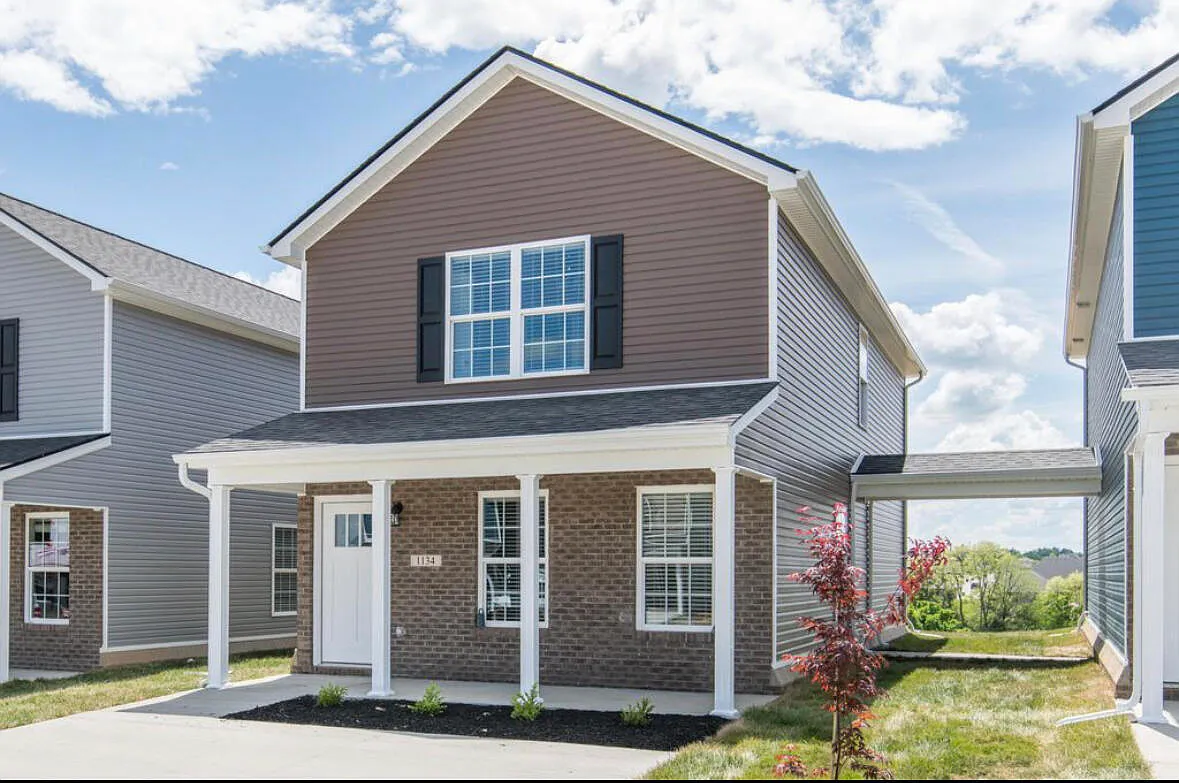 3 bed, 2.5 bath, 1600 sqft, $1,575 — Photo 1