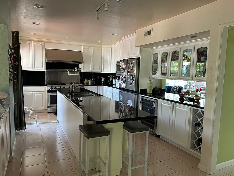 20143 Somerset Dr — Photo 12