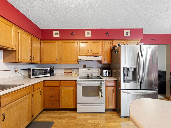 3rd image of 455 Maple Lawn Ave