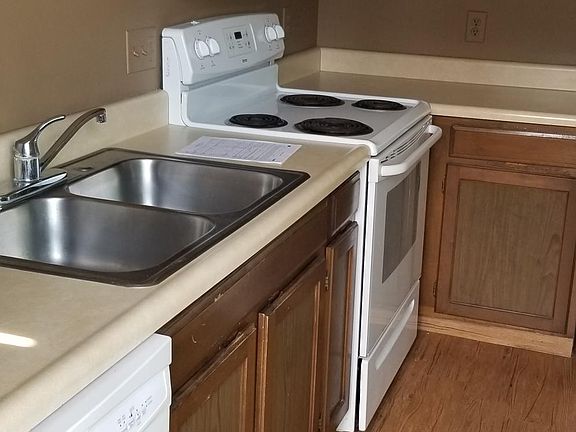 3rd image of 660 Kennedy Dr APT 7