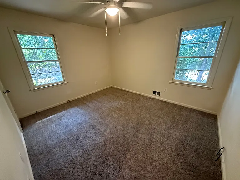 140 Forest Rd — Photo 17