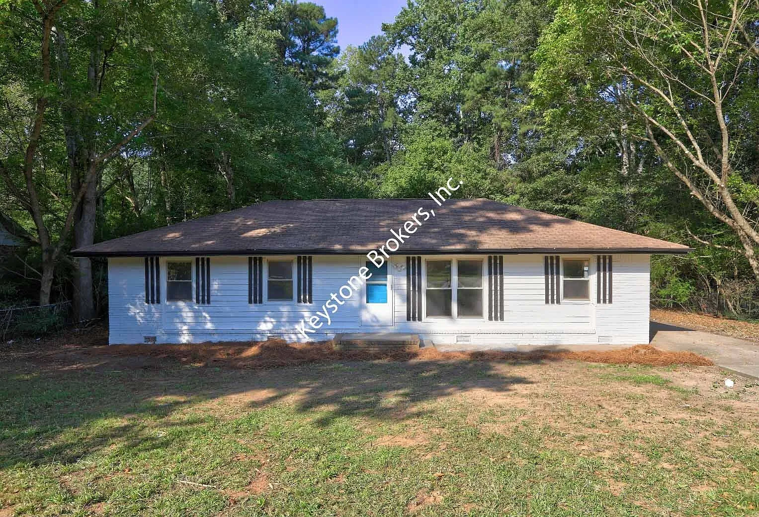 3 bed, 2.0 bath, 1352 sqft, $1,395 — Photo 1