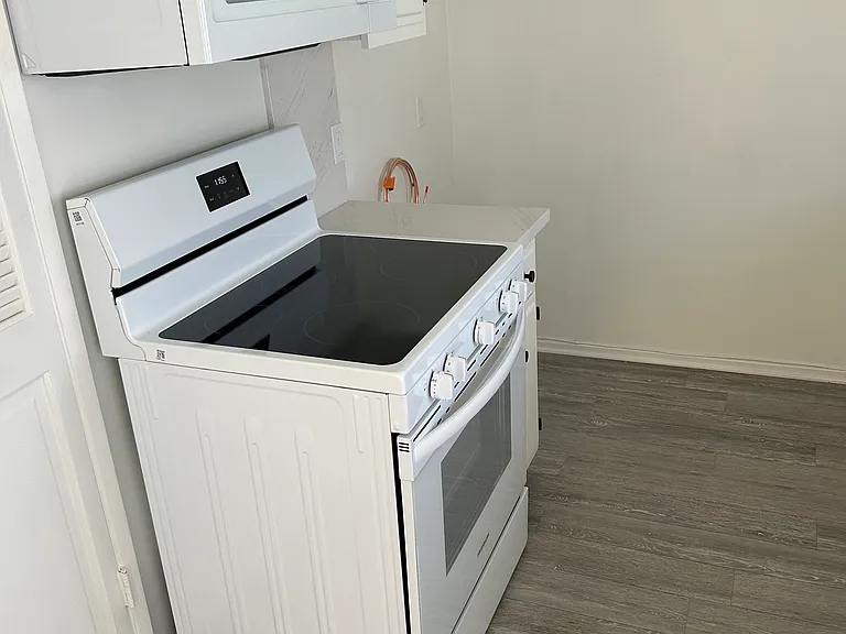 347 N Oakhurst Dr #5 — Photo 1