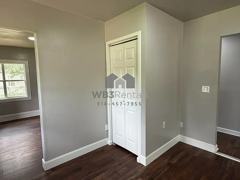 917 N Vinita Ave — Photo 5