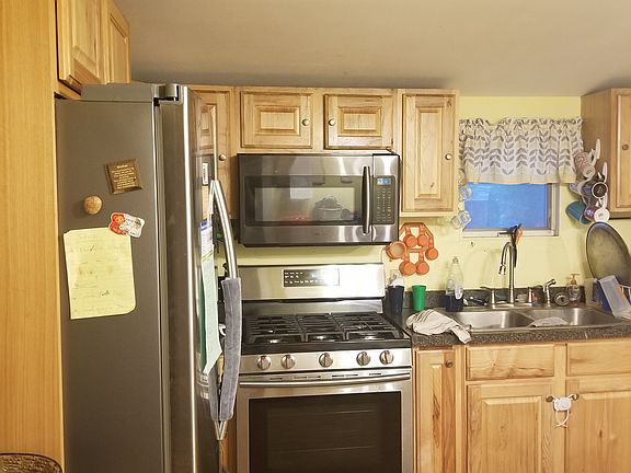 4th image of 811 E Bond St