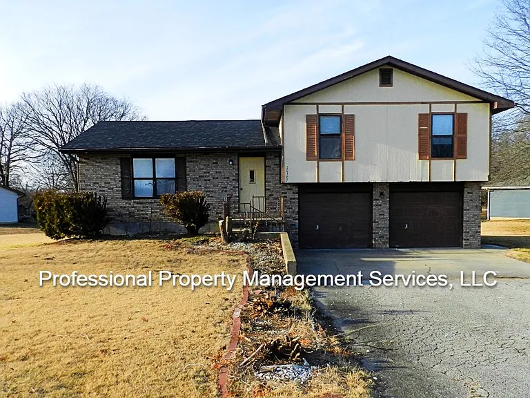 20307 Sedalia Rd — Photo 1
