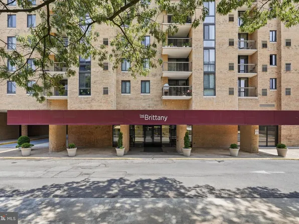 4500 S Four Mile Run Dr APT 301, Arlington, VA 22204