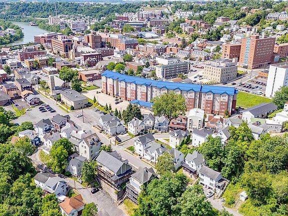4th image of 385 Forest Ave