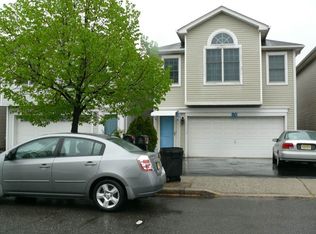 80 Grieco Dr, Jersey City, NJ 07305