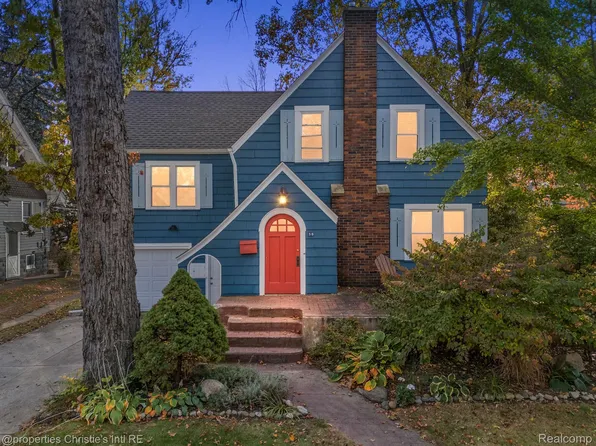 58 Devonshire Rd, Pleasant Ridge, MI 48069