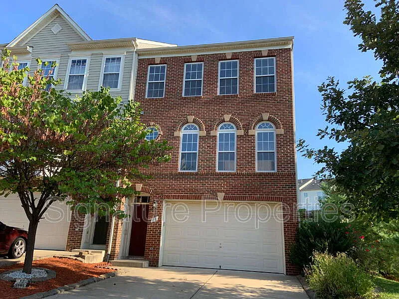 25 Curving Branch Way