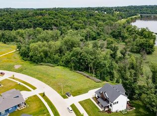 5601 Seminole Valley Trl NE, Cedar Rapids, IA 52411