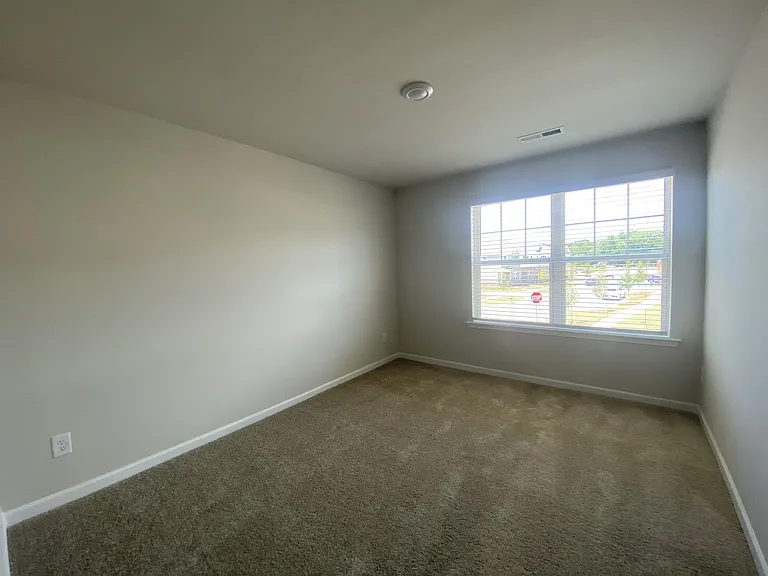 302 Sagecroft Ln — Photo 8