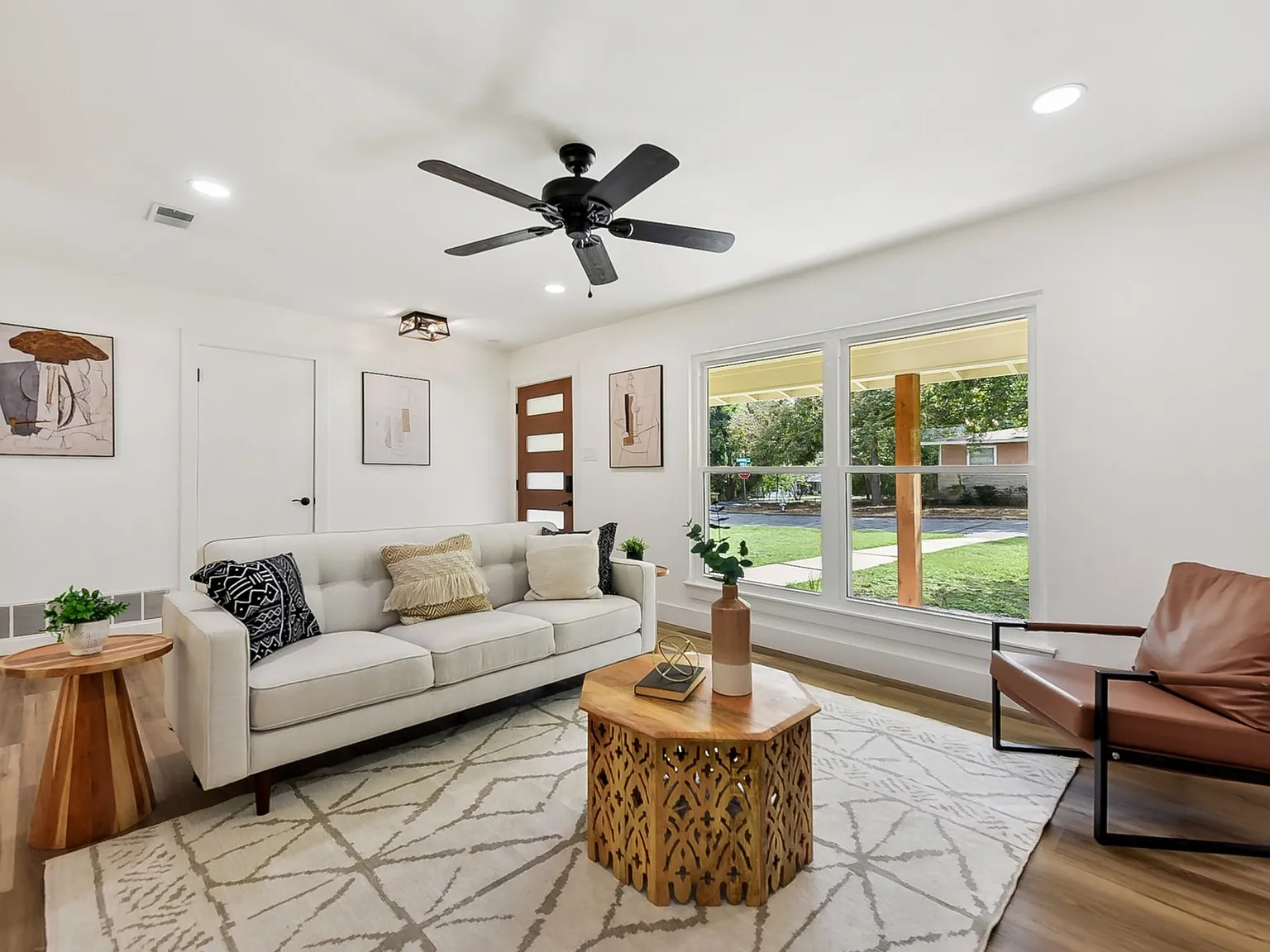 3 bed, 2029 sqft, $2,800 — Photo 2
