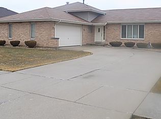 19275 Maple St, Lansing, IL 60438