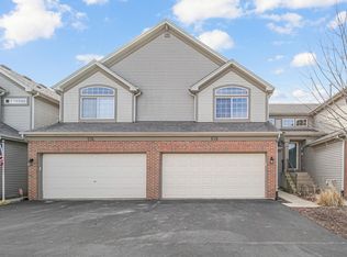 976 Parkhill Cir, Aurora, IL 60502