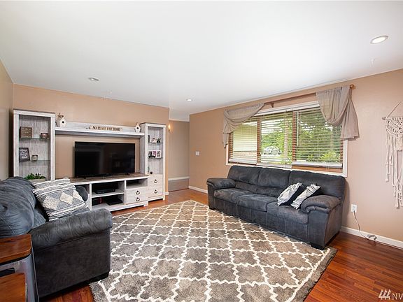 3rd image of 1152 Sparrow Dr