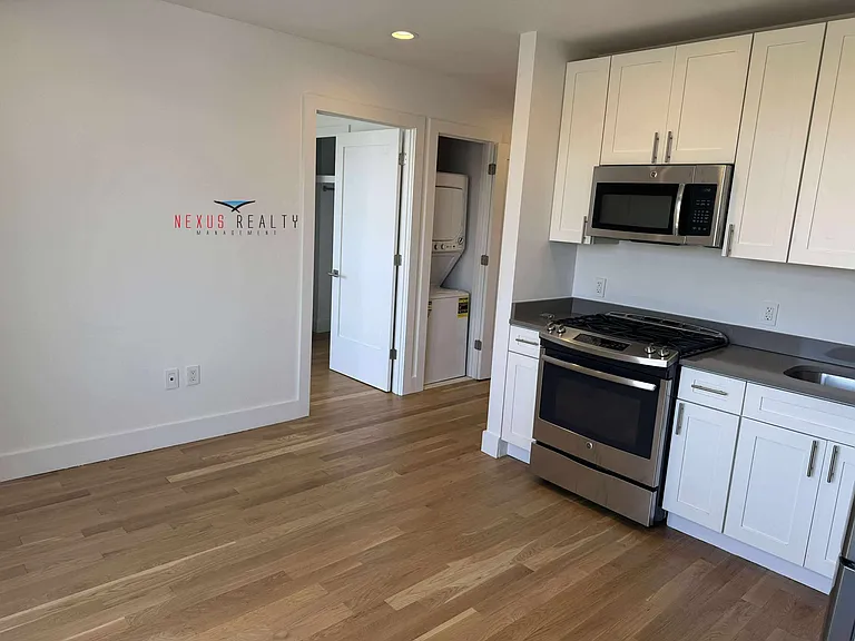 4511 Broadway #4B — Photo 1